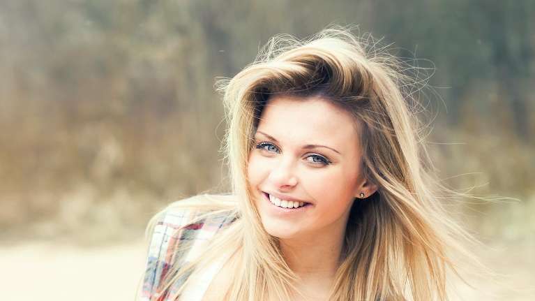 A woman with an Emergency Dentist in West Allis
